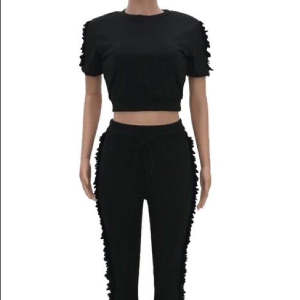 Ruffled 2pc - Picture 2 of 2